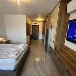 Aria 4 *